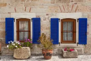 Volets battants : comment choisir entre PVC, aluminium ou bois ?