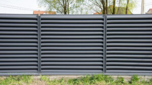 Sécurisez votre espace avec une clôture en aluminium esthétique et moderne