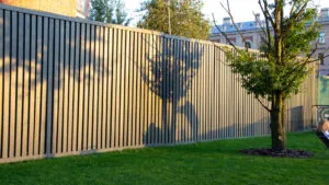 3 bonnes raisons de choisir la clôture composite pour délimiter votre jardin