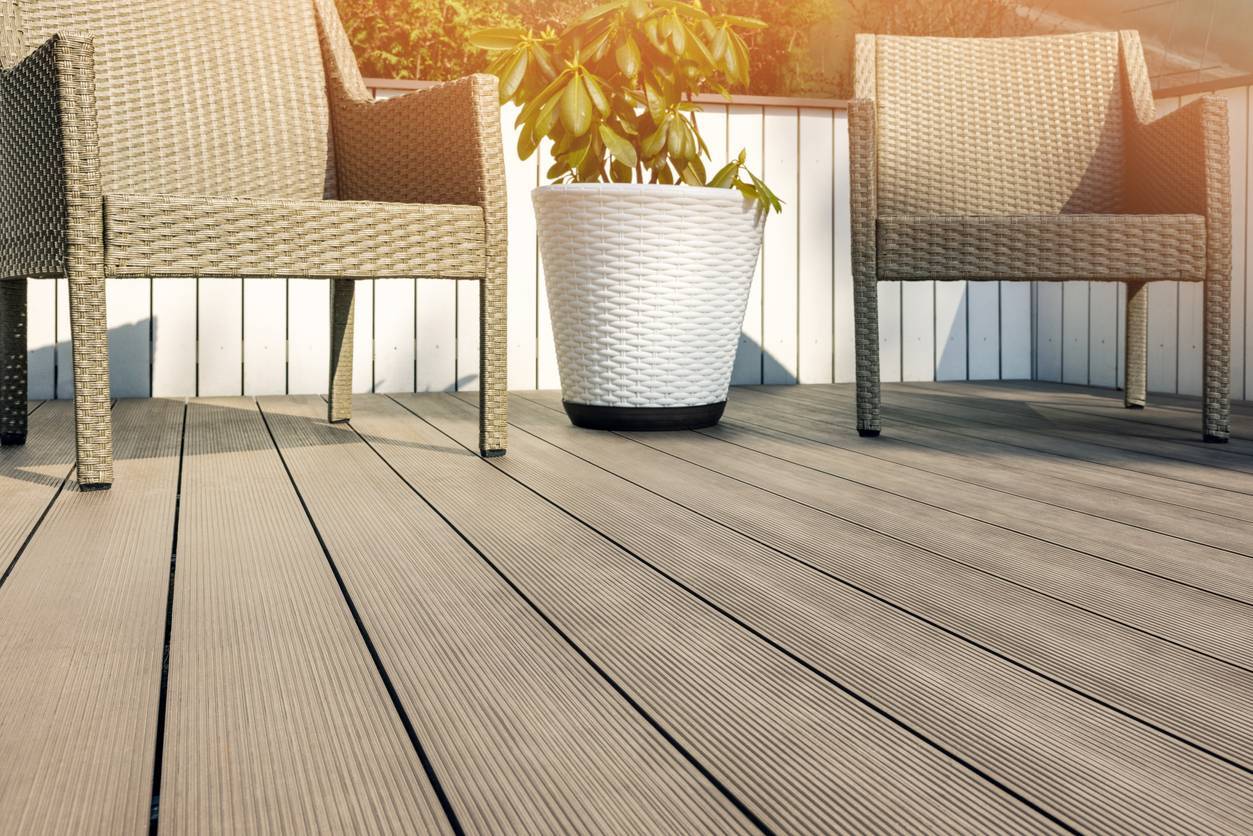 bois composite terrasse aménagement revêtement sol extérieur