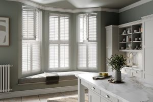Tout_savoir_de_l’aménagement_d’une_cuisine_ouverte_sur_un_salon_avec_carrelage_ou_parquet
